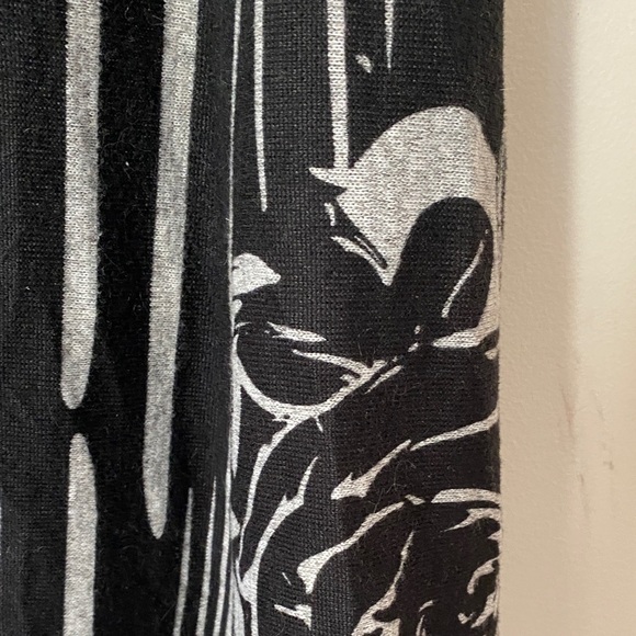 Elegant Black and Gray Patterned Tunic - Picture 4 of 4